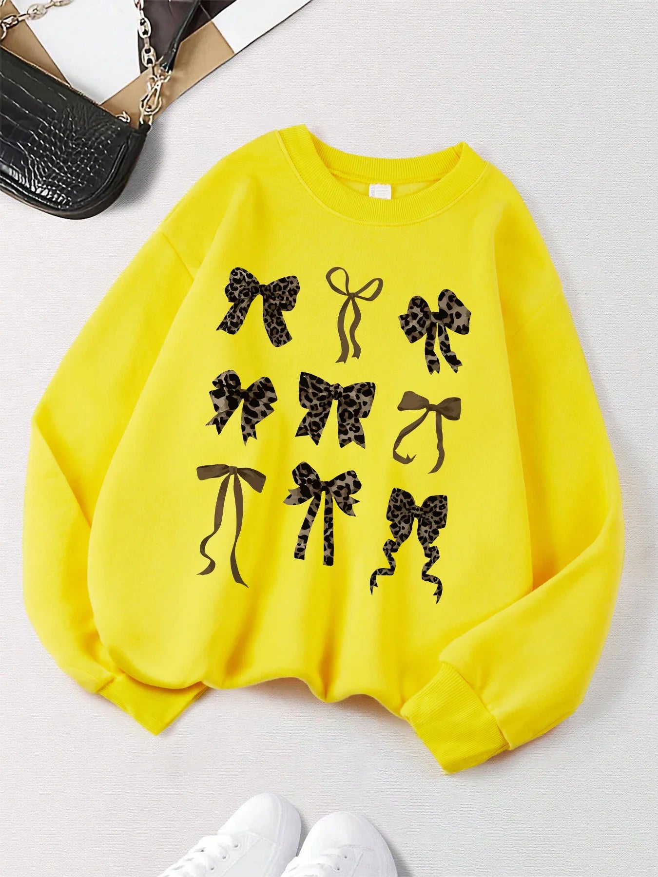 Retro Leopard Print Hoodie – Women’s Oversized Fleece Pullover with Bow Graphic | Casual Streetwear & Hip-Hop Style