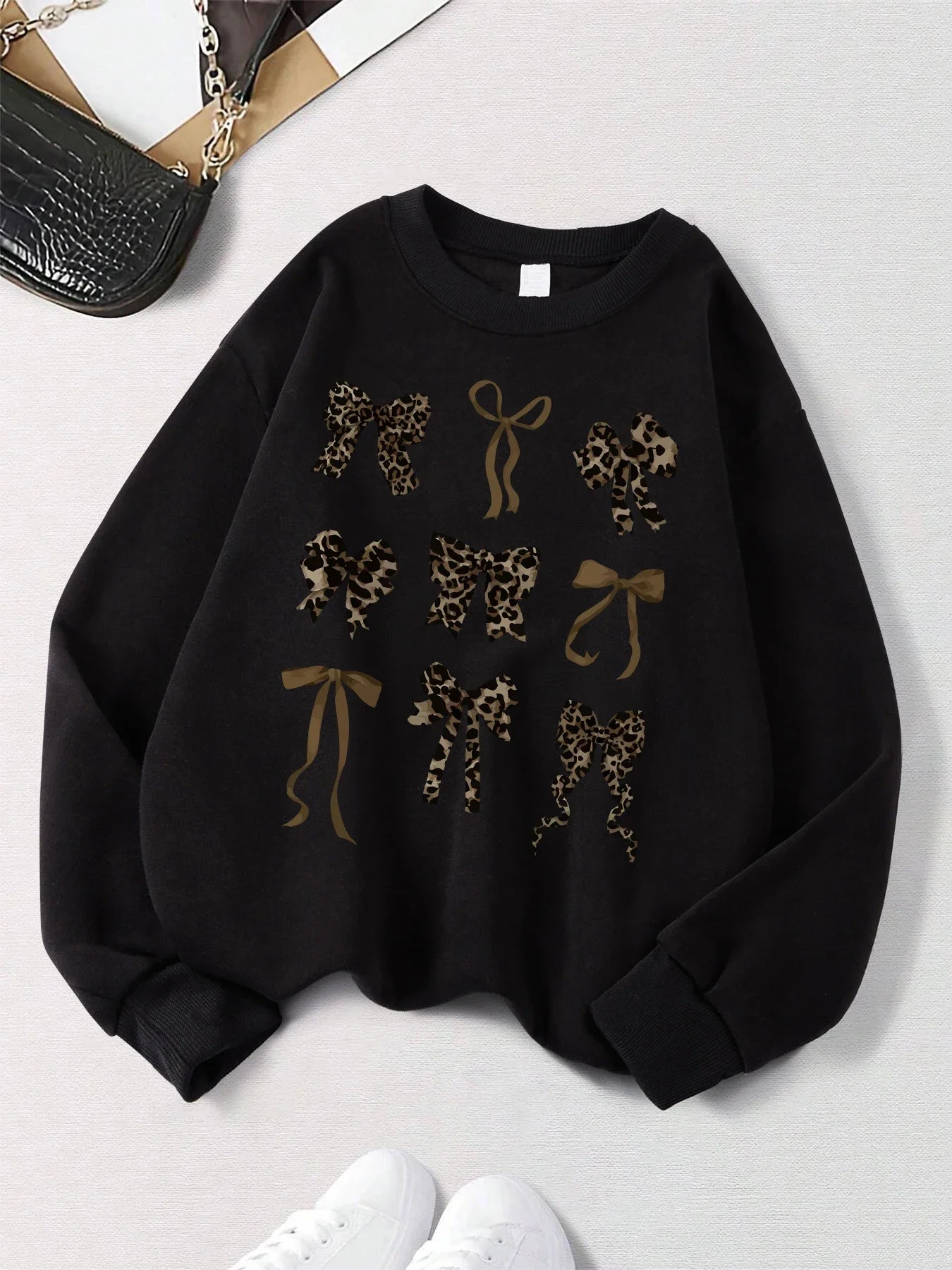 Retro Leopard Print Hoodie – Women’s Oversized Fleece Pullover with Bow Graphic | Casual Streetwear & Hip-Hop Style